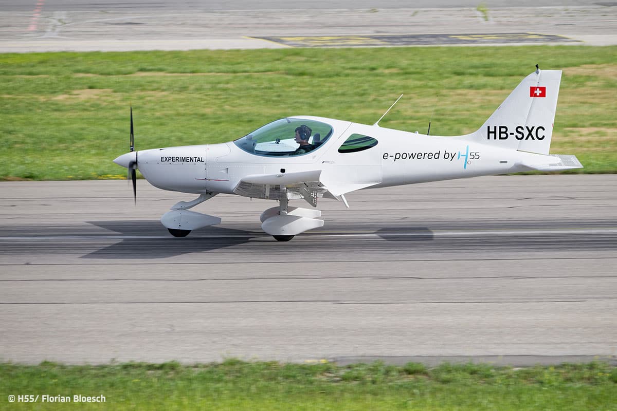 Bristell Energic taxiing past the airfield grass