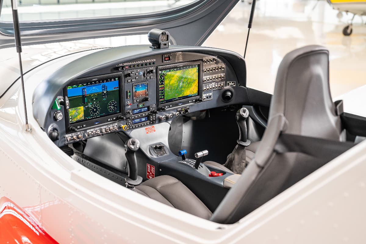 Bristell B23 Mosaic cockpit with dual Garmin glass displays